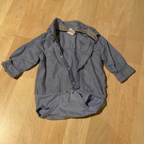 Lindex Baby light blue long sleeve button down onesie, 2-4 months - Picture 1 of 2